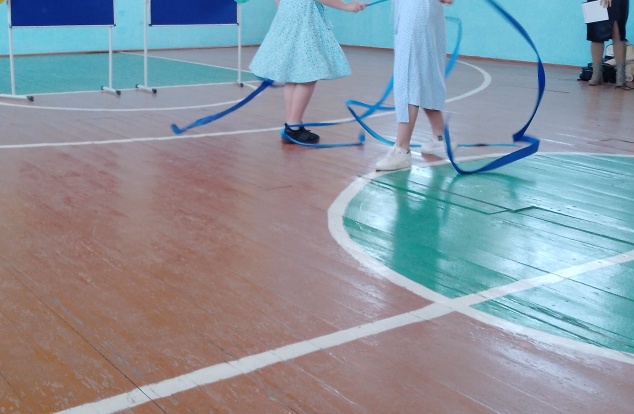 Танец с лентами.