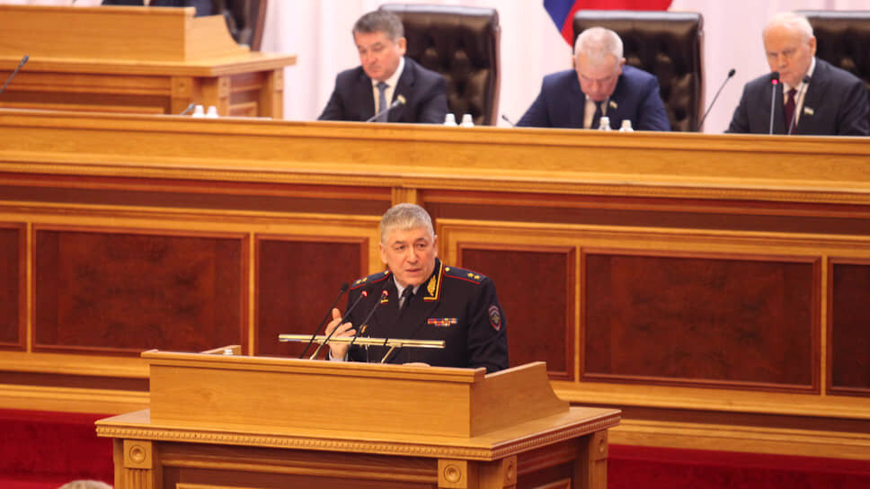 Глава МВД по Башкирии Александр Прядко не только успел доложить о криминогенной ситуации, но и побыть эмиссаром отдела кадров.📷Фото: Пресс-служба МВД по Башкирии