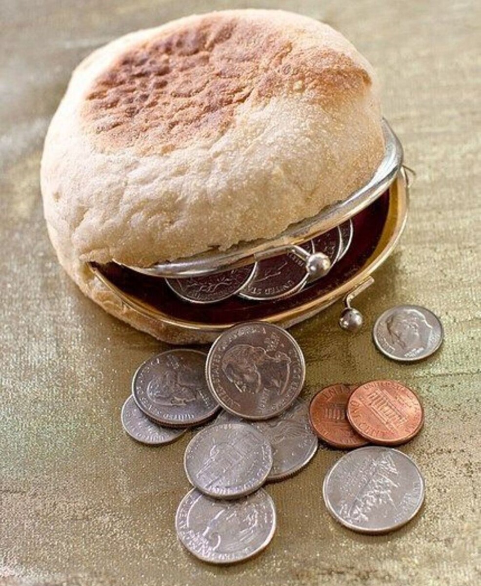 English muffin coin purse  ♦ https://www.facebook.com/groups/artanmore/posts/1214589459854589/