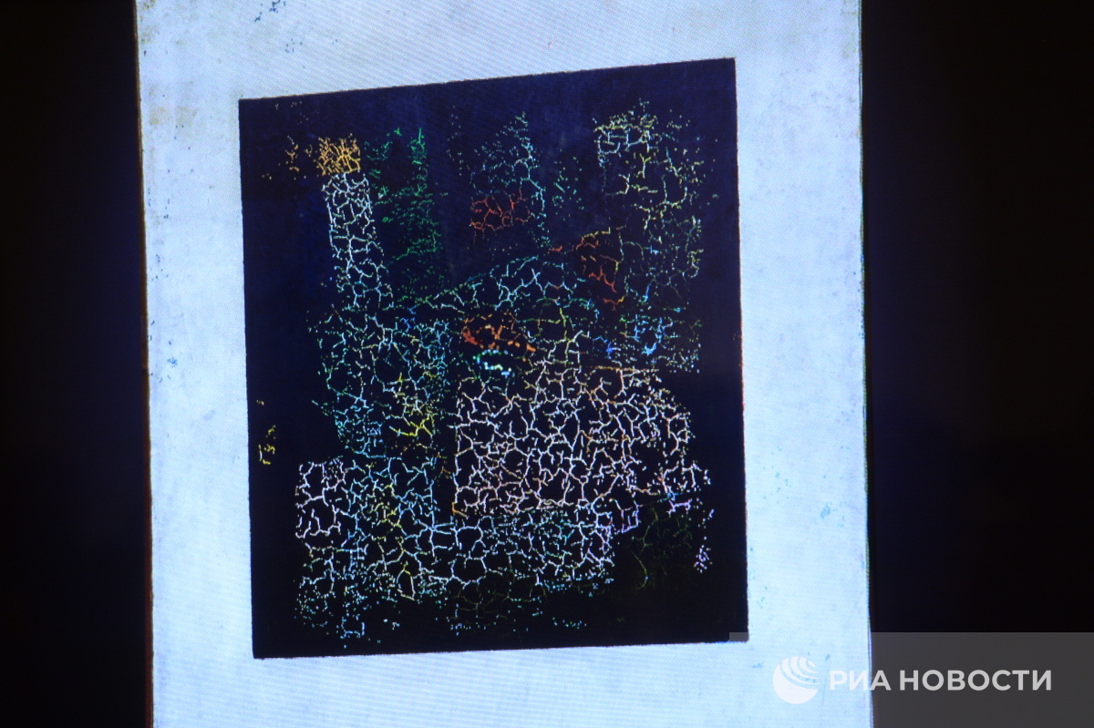 Цветное изображение под красочным слоем картины Казимира Малевича «Черный квадрат», 2015 год © Владимир Вяткин, РИА Новости