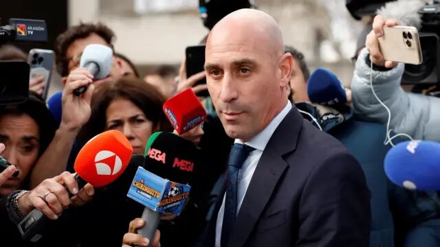 Луис Рубиалес приговорен к штрафу в 10 тыс. евроАвтор фото,Reuters