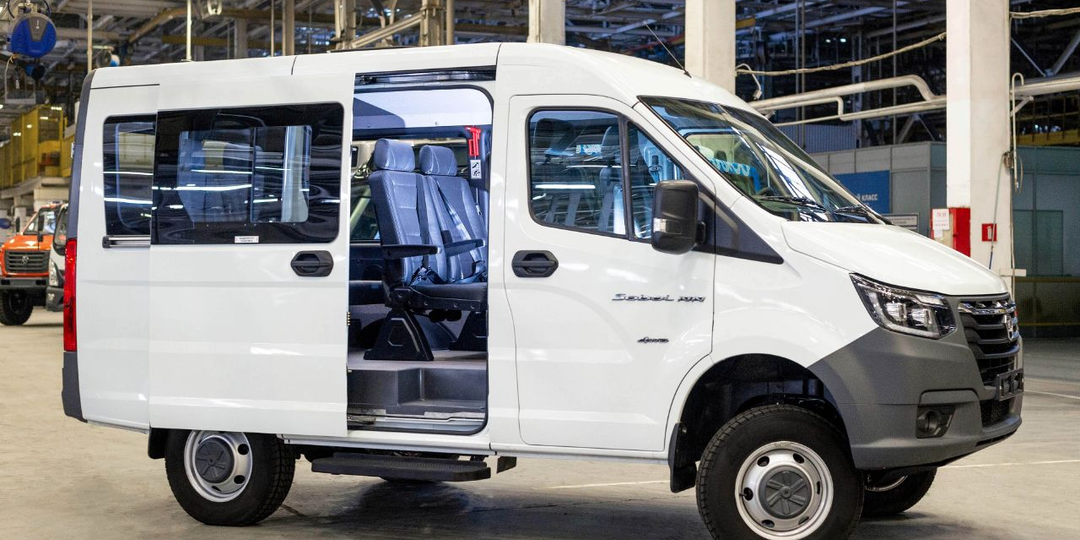 Полноприводный Соболь - теперь это минивэн! Увезёт семерых - довезёт куда нужно.