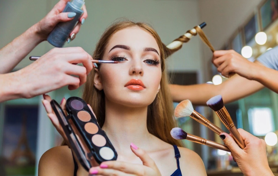 ТОП-10 актуальных онлайн-курсов обучения на визажиста