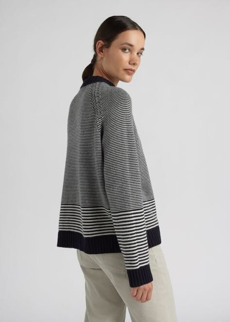 джемпер от Loro Piano  конструкция "Погон со стороны переда и реглан со строны спины"

