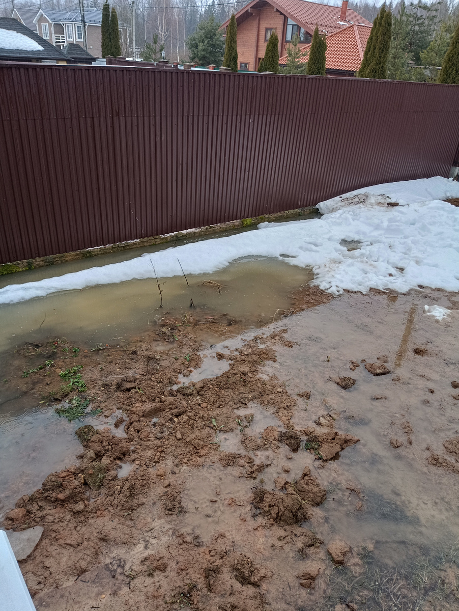 Наш участок по первой весне. Не до газа!
