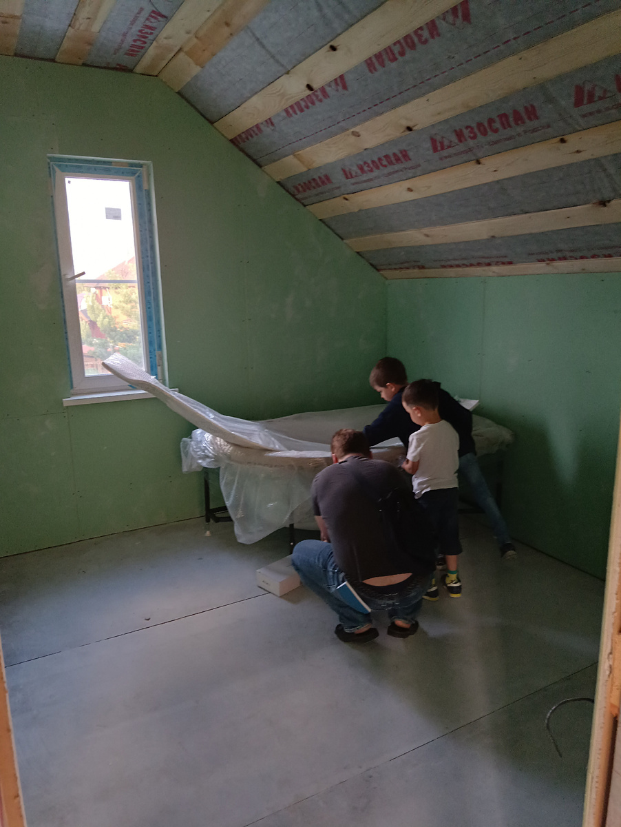 Нам не до газа - мы изучаем ванную. Которую мы не сможем наполнять, т.к. горячей воды не хватает в бойлерах. :)