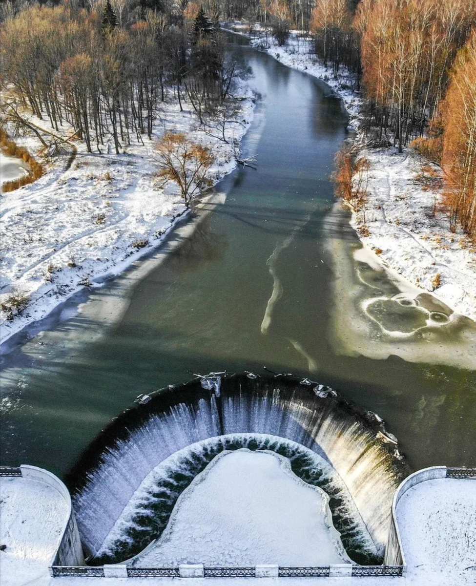 Каскадные пруды имения Чернвшевых на Ламе с высоты птичьего полёта. Фото из сети