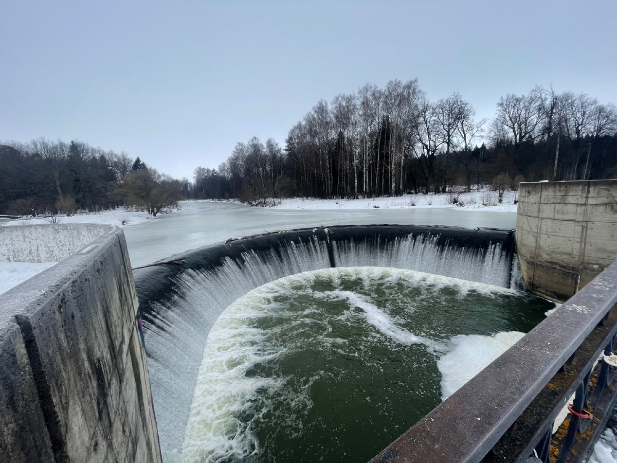 Вид на каскады с моста