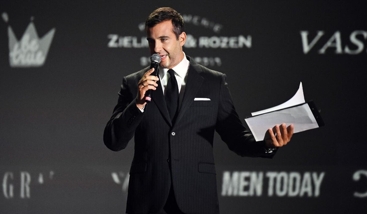     Иван Ургант объявил о скором старте своего зарубежного концертного тура