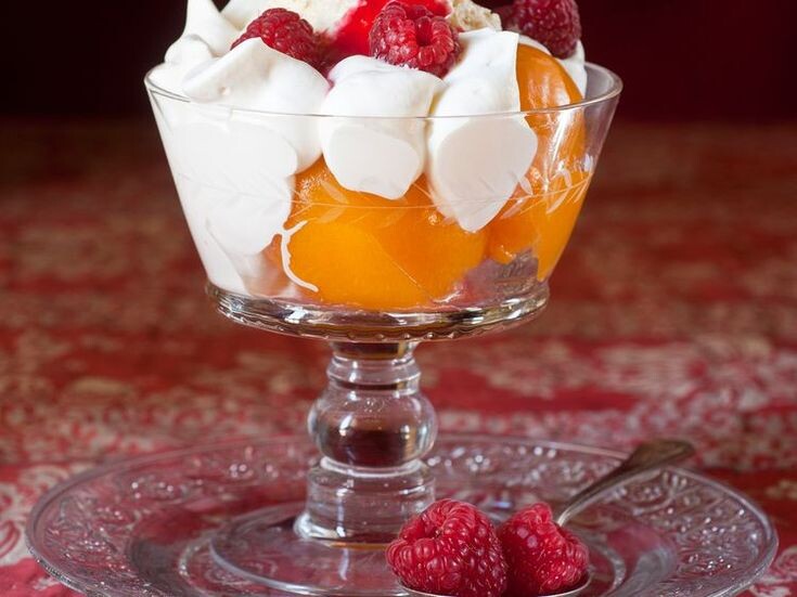 десерт Мелба (https://fr.pinterest.com/pin/pche-melba--645140715344647005/)