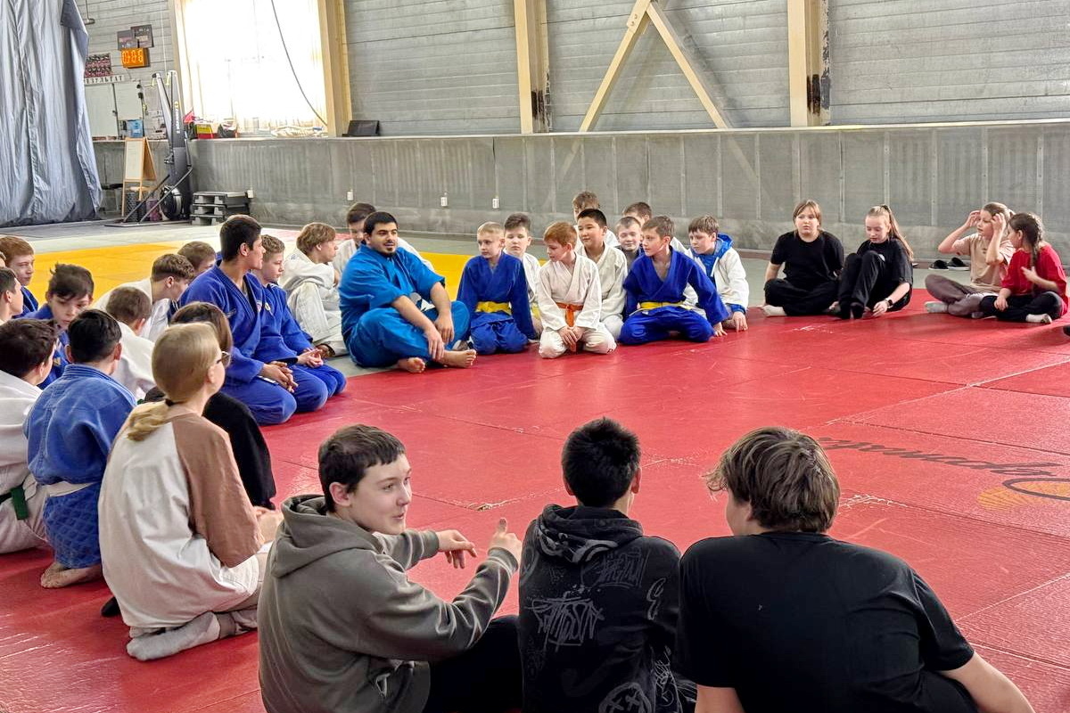    В регионе марафон стартовал из Дзержинска в спортивной школе «Город спорта» с мастер-класса для детей от чемпиона