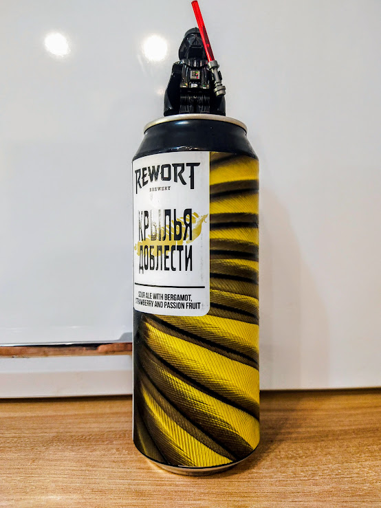 Оформление в узнаваемом стиле Реворта