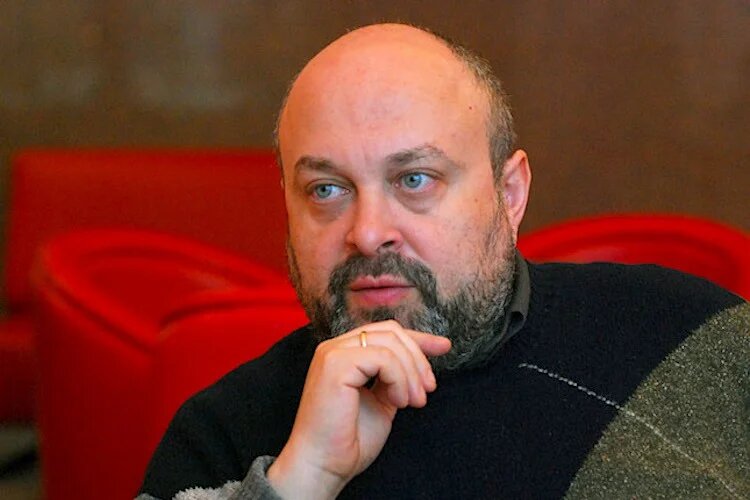 Евгений Александрович Добренко. https://gorby.media/articles/2023/12/29/evgenii-dobrenko-rossiei-nado-zanimatsia-ne-istorikam-a-stikhovedam?ysclid=m7dngcmhpm922224841
