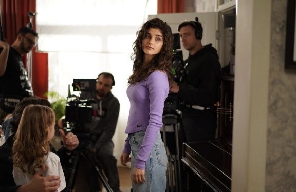 Скажите пожалуйста, что я не одна ищу Анастасию в каждом фото/видео/кружочке со съемок🥺