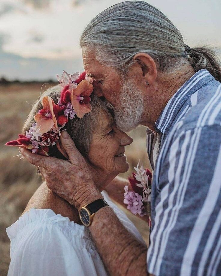 Душа возраста НЕ имеет, а любви покорны все, но НЕ все имеют душу...