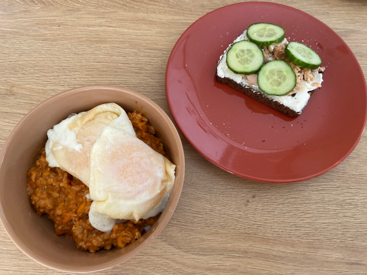 Да не особо идеально) делал себе завтрак, а повседневные завтраки не значит красота, бывает и так