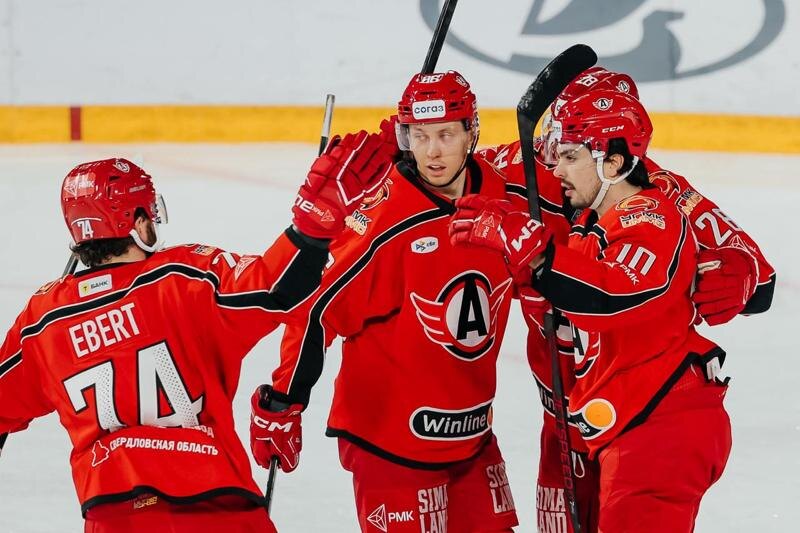    Фото: пресс-служба ХК «Автомобилист» / Александр Шаров отличился дублем в поединке с «Амуром»