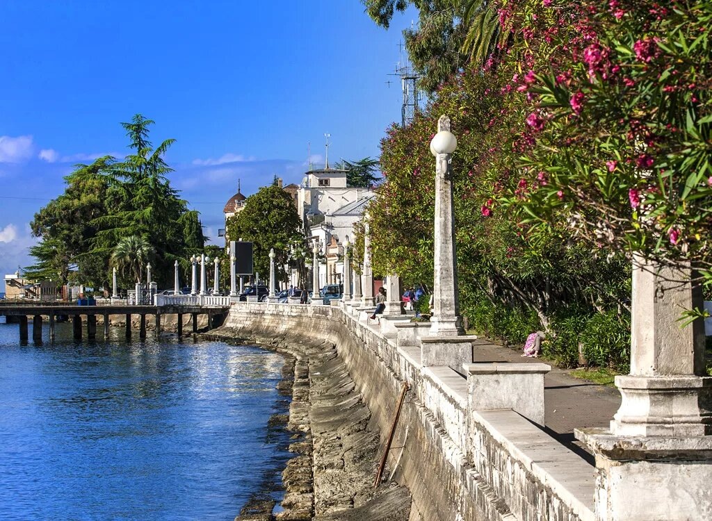 "Абхазия: Оазис Природы и Гостеприимства"