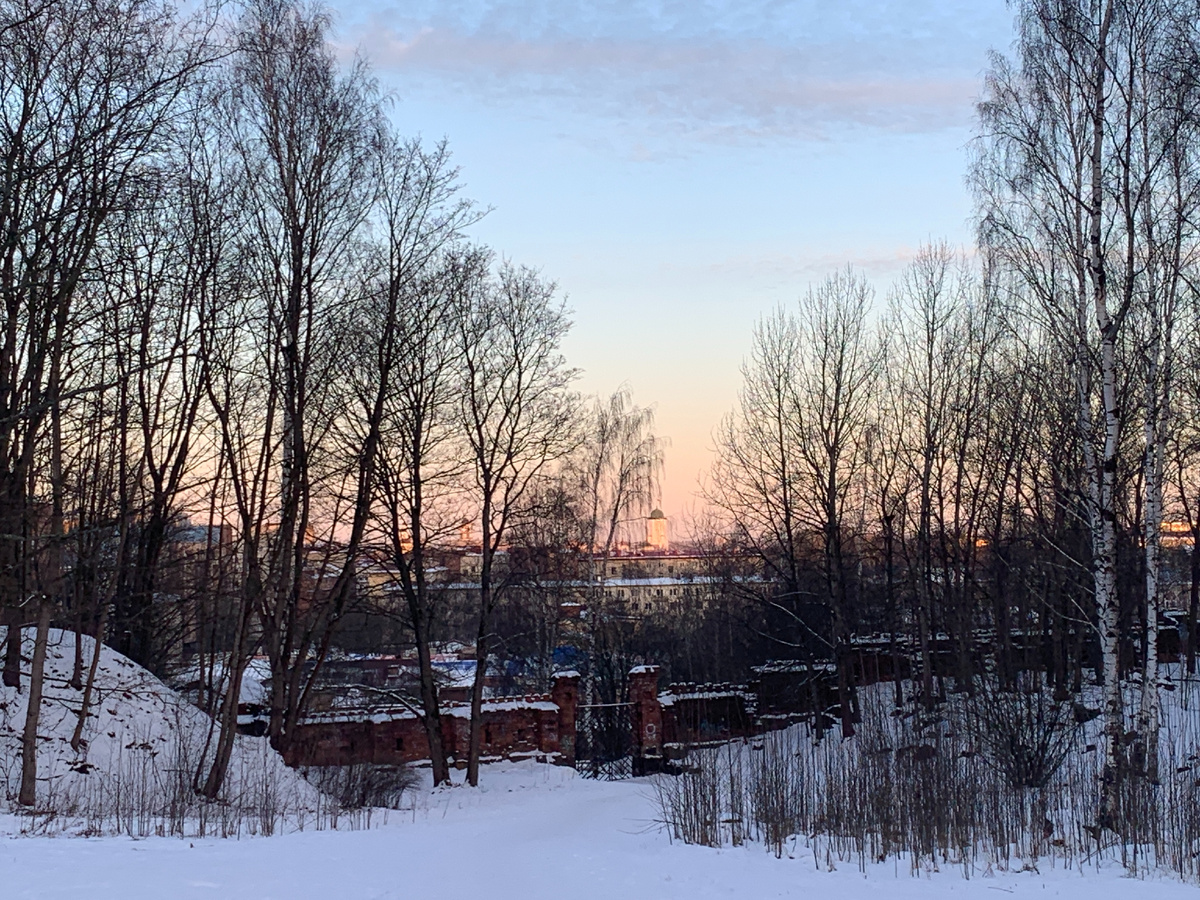 Утренний вид на город с Батарейной горы
