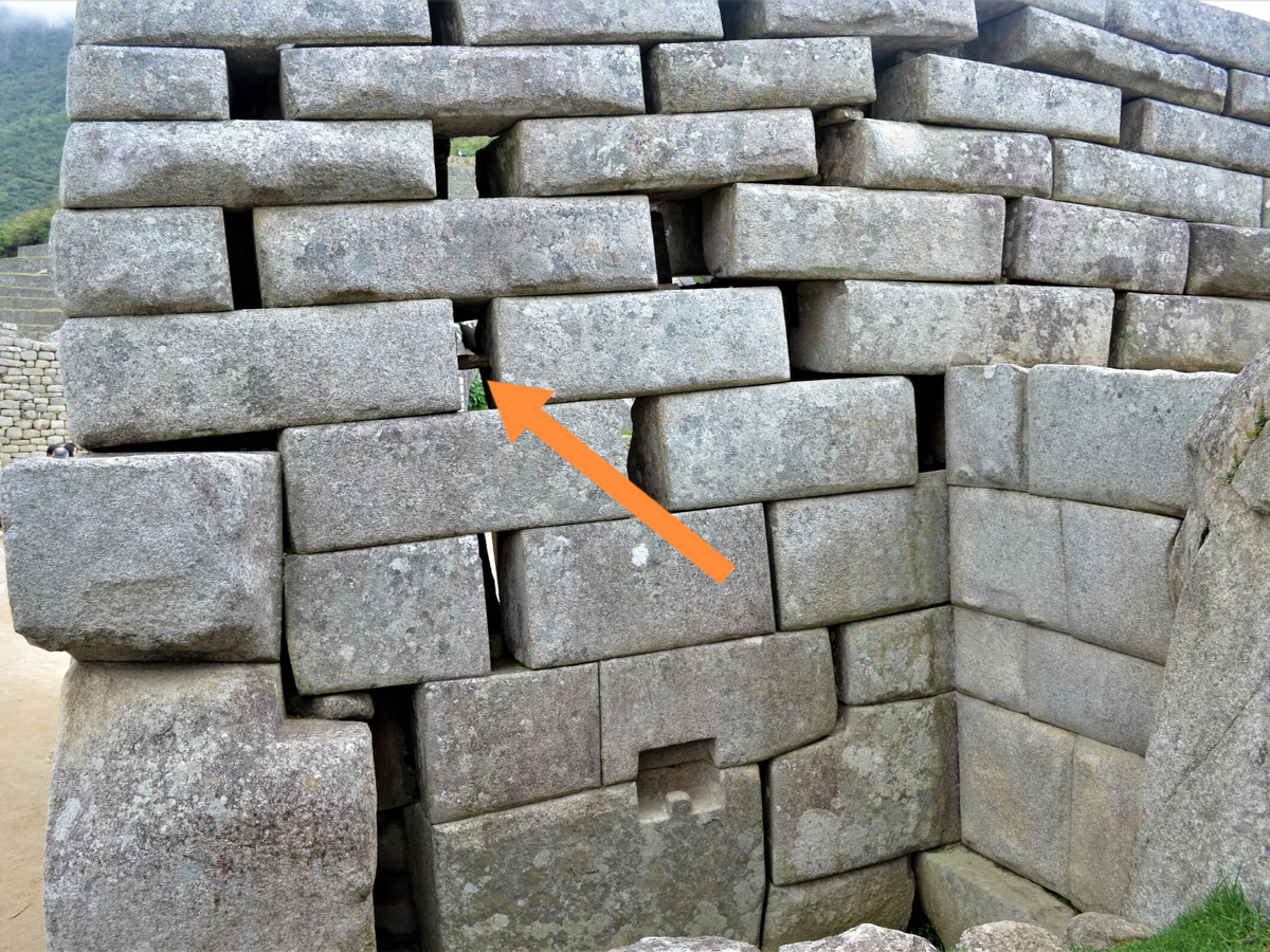 Деревяшка в мегалитической(?) кладке Мачу-Пикчу Сибведа и ЛАИ