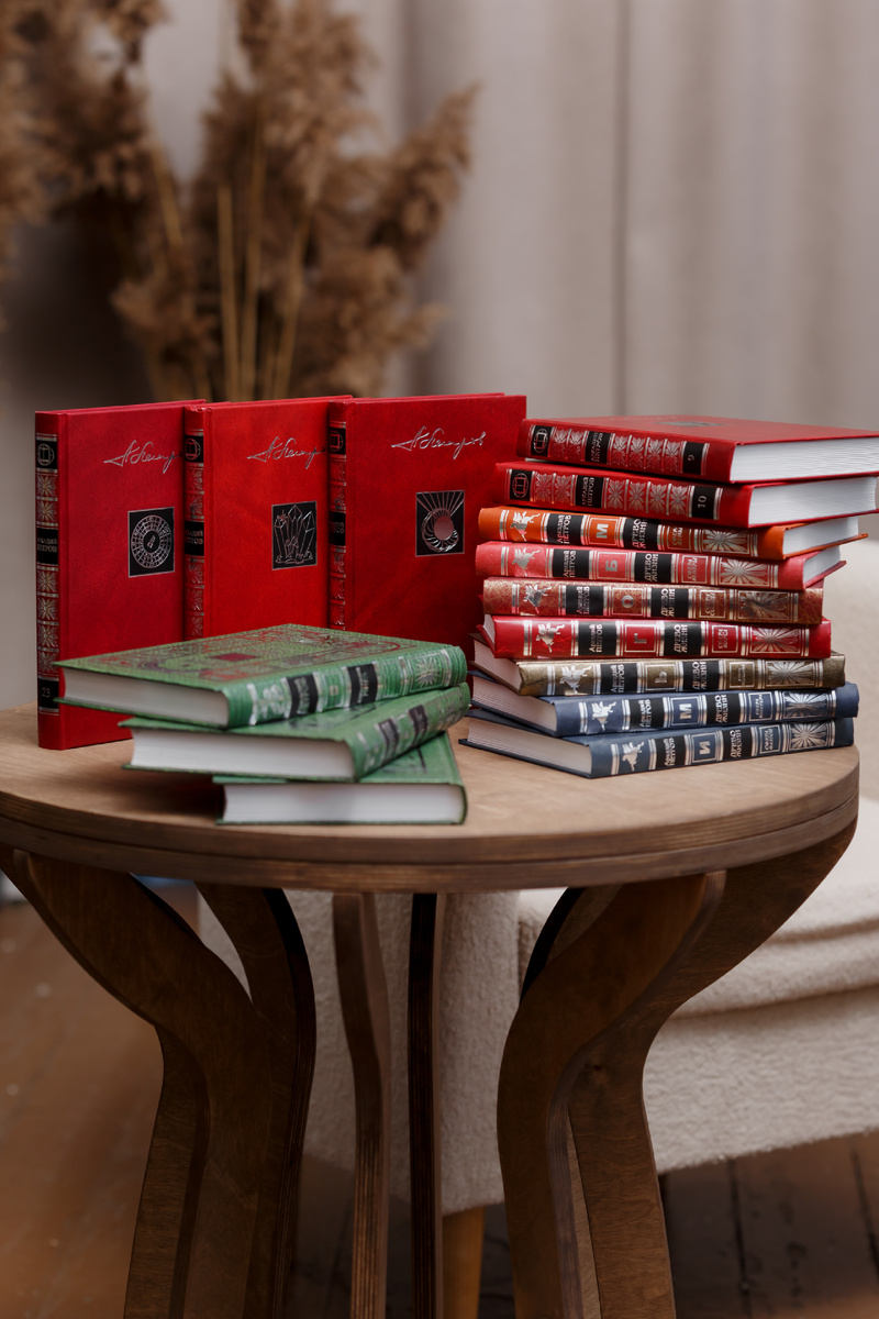 Все книги Аркадия Петрова вы можете заказать на kulturabooks.ru