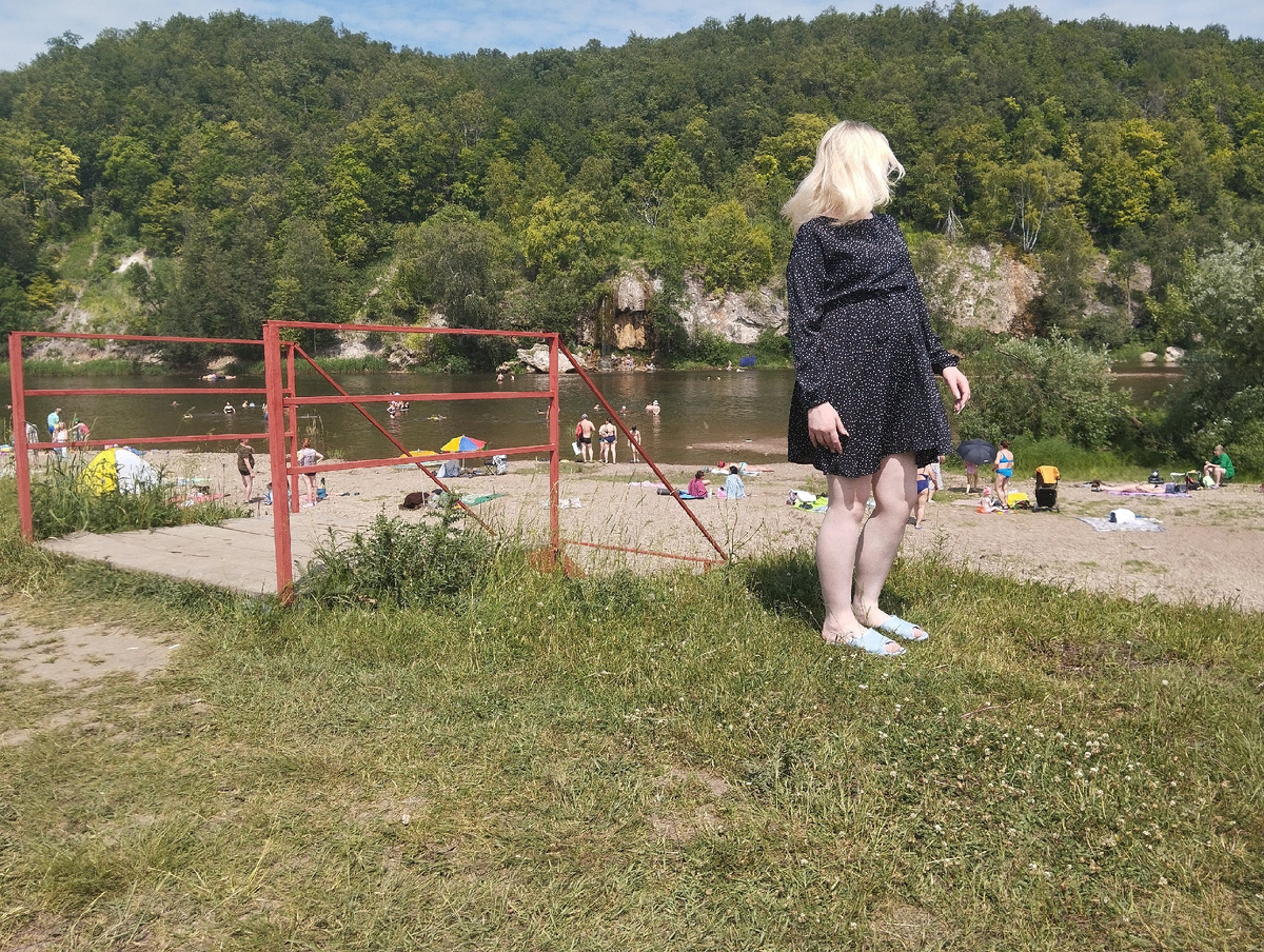 6-7 месяцев беременности и я рискнула уехать на автомобиле с подругой далеко от дома. Кстати на фото Абзановский водопад, самое прекрасное место. 