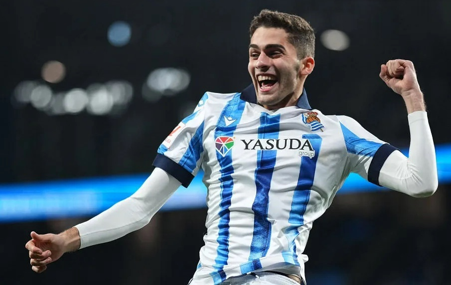 Арсен Захарян отметил дебют в Лиге Европы голевой передачей. Фото: УЕФА