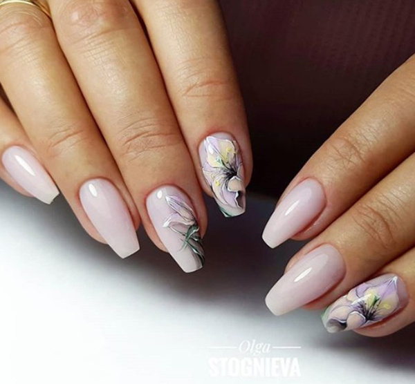 элегантные цветочные мотивы на ногтях