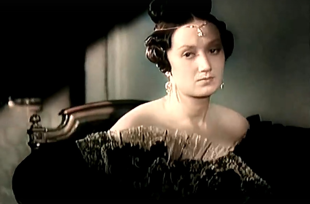   Кадр из фильма «Глинка», 1946 г., кинокомпания «Мосфильм». Кира Головко в роли Анны Керн