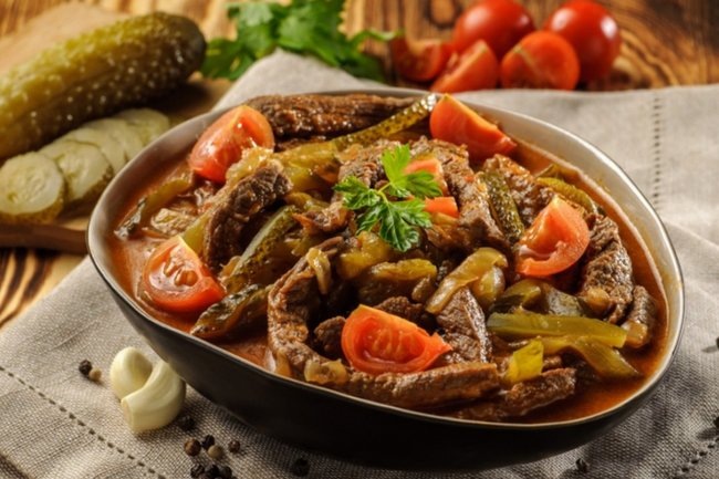    Исследуем татарскую кухню: классическое азу, выполненное по лучшим традициям.