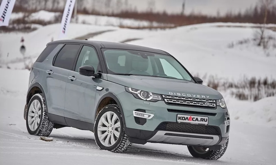 Но одно я знаю точно: Freelander, нам будет тебя не хватать. Ты был крепким, честным автомобилем, способным поставить на место многих куда более маститых соперников. Ты пролезал где угодно, не проявляя и намека на усталость. Ты неплохо вел себя на асфальте. Но твой потомок, Discovery Sport, хоть и сменил фамилию, продолжит твое дело.