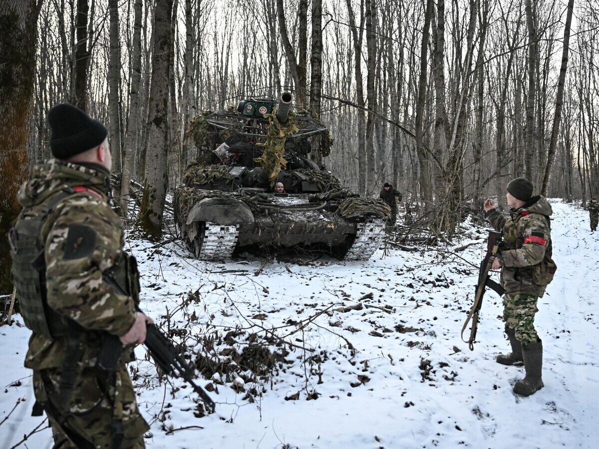    Группа прикрытия танков СпН "Ахмат" МО РФ в Курской области© РИА Новости / Сергей Бобылев