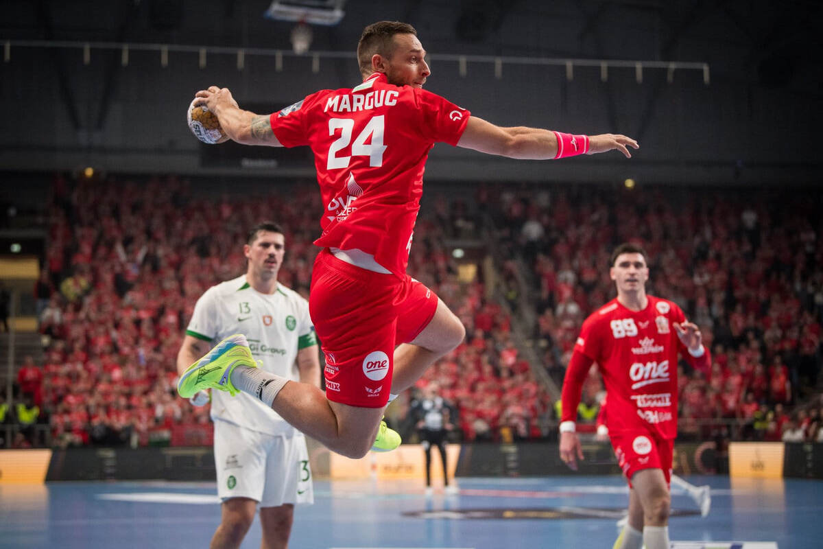    Гаспер Маргуч атакует ворота "Спортинга"