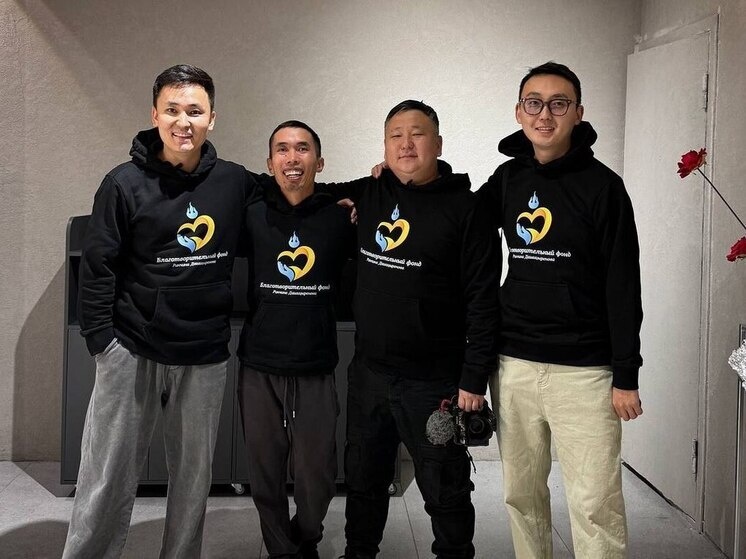     Слева направо: Ринчин Дашицыренов, Валерий Гулчев, Баясхалан Будаев, Золто Жамсуев. Фото: из личного архива.