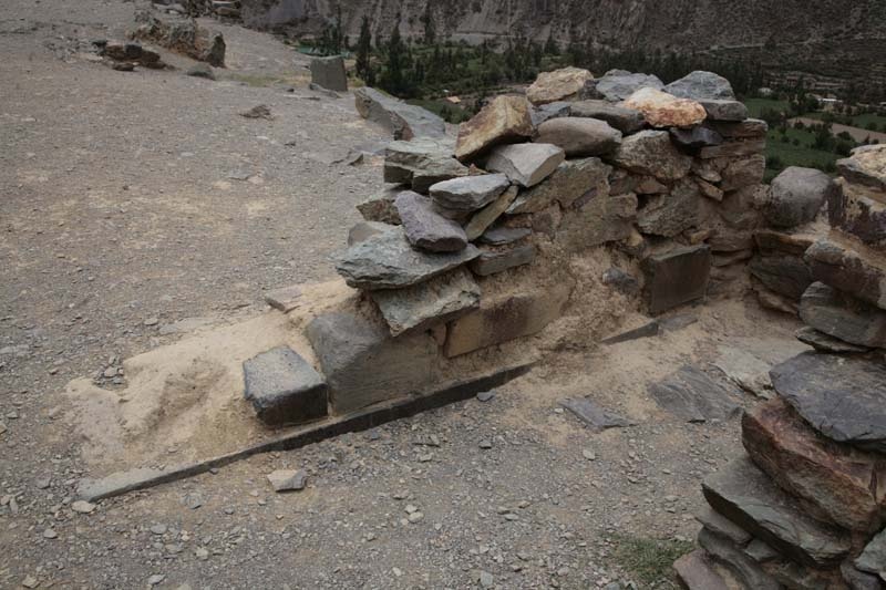 Инкская кладка на остатках древней стены.