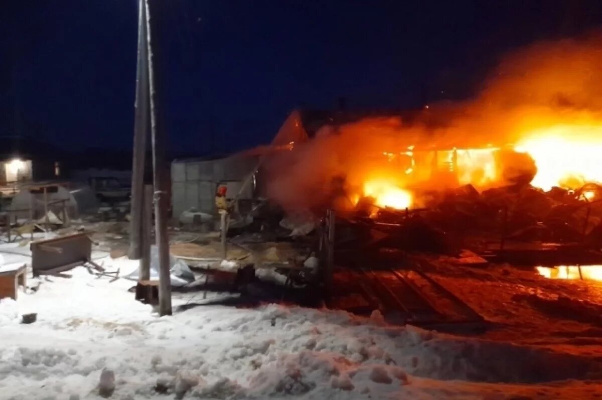    На Камчатке жители села Апука помогли потушить горящий жилой дом