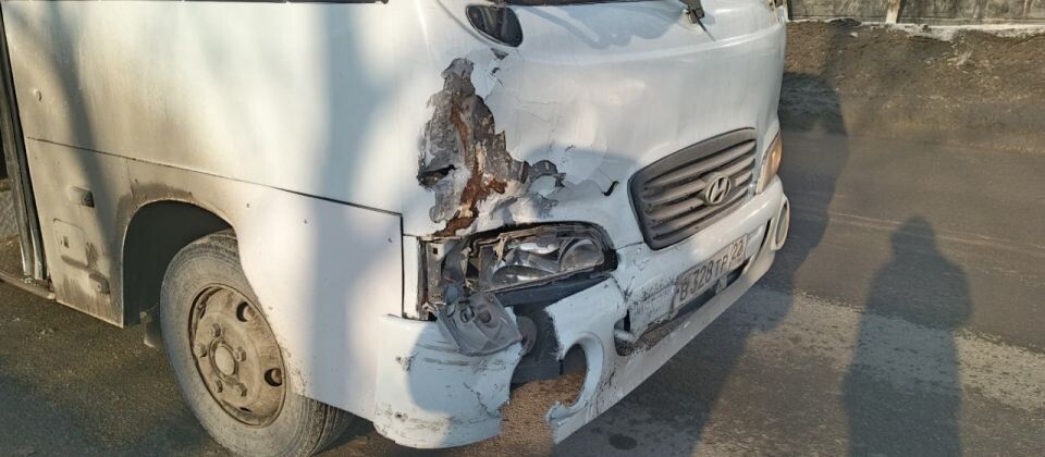    ДТП с маршруткой в Барнауле. Источник: "Инцидент Барнаул"