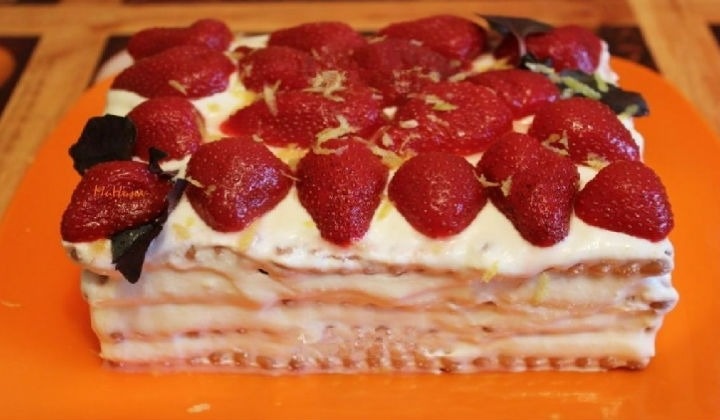 
Готовятся такие торты быстро, не надо ничего печь, вам понадобится в помощь фантазия, любое печенье, какое вы больше всего любите и различные начинки.