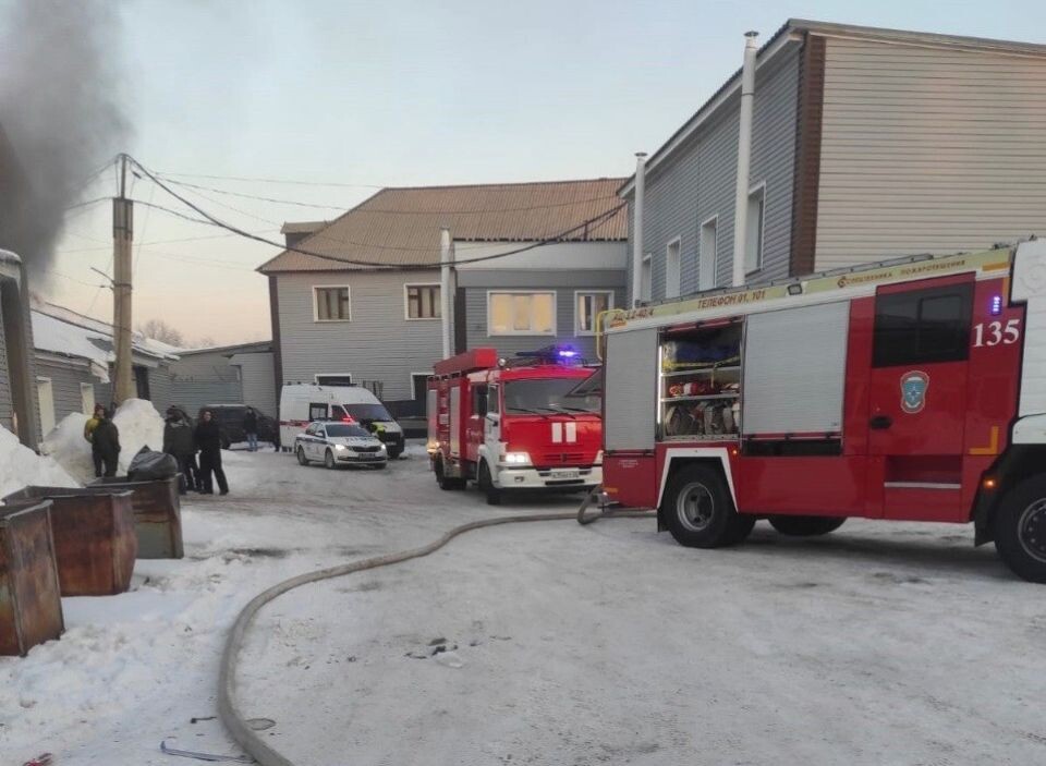    Пожар на улице Аносова. Источник: МЧС Алтайского края
