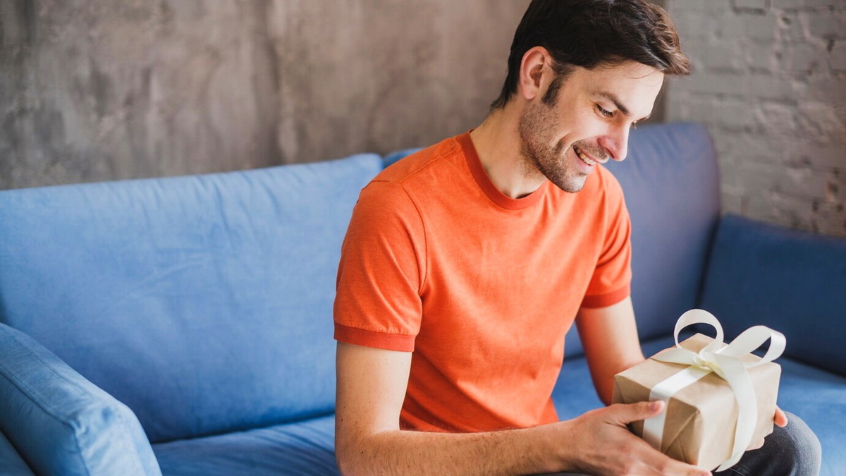    Югорчане рассказали о желанных подарках на 23 февраля