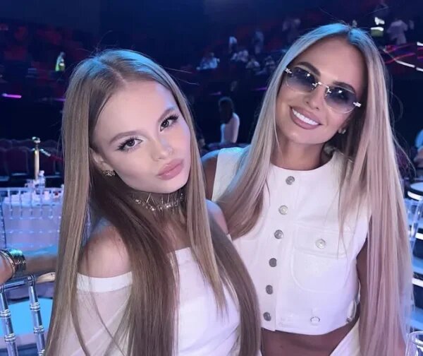    Дочь Гогунского с матерью, фото: соцсети