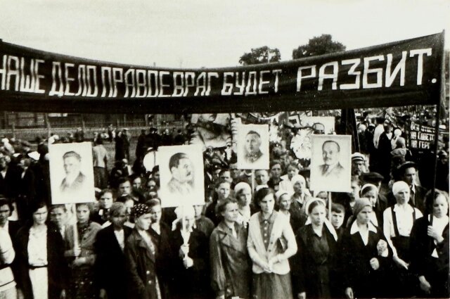    Митинг в Кирове в 1941 году Фото: Центральный Государственный архив Кировской области