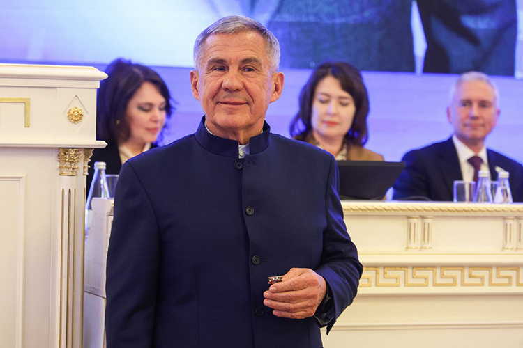    Раис РТ Рустам Минниханов посетил сессию Казгордумы.   
Фото: Андрей Титов