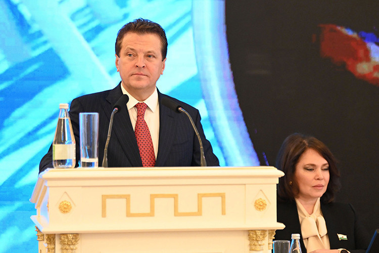    Ильсур Метшин: «Давать оценку политической значимости саммита уж точно не наше дело. Но сам факт и уровень его проведения — это огромное доверие руководства России».   
Фото: kzn.ru