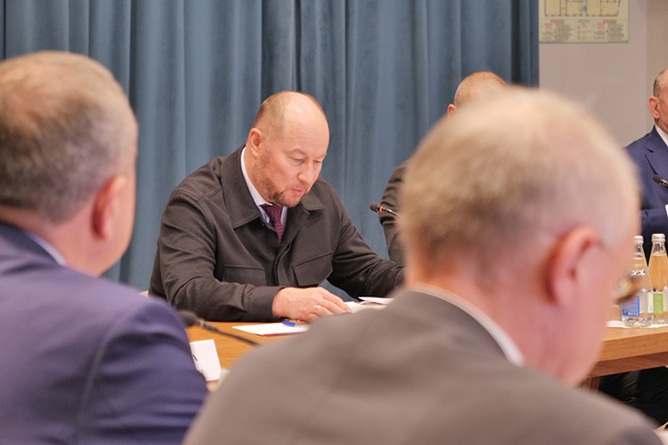    По словам Асгата Сафарова, люди, прошедшие СВО, приобрели особые навыки работы в команде, умеют принимать правильные решения в критических ситуациях, обладают стрессоустойчивостью. Этим в первую очередь они и будут ценны на госслужбе