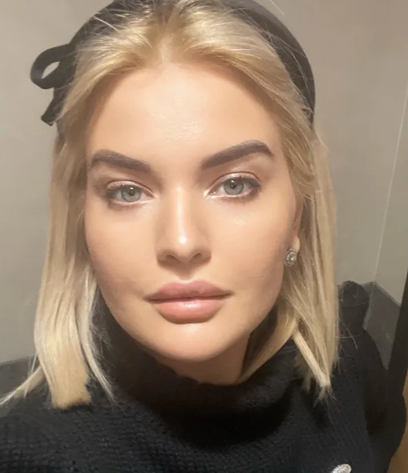 Угадаете, какая книга в руках? 