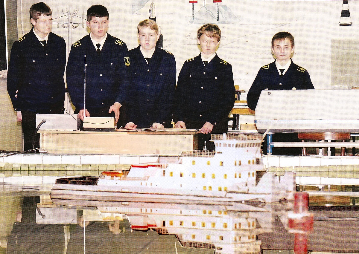 Занятия по судовождению на радиоуправляемых моделях.