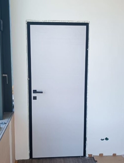 Дверь со скрытыми петлями. Фото от клиента ФД