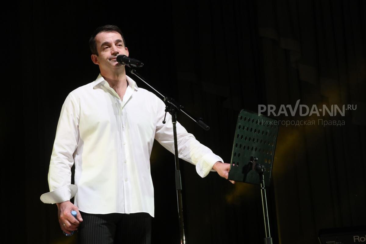    Ранее театр, в котором работал Певцов, снял его портрет из галереи и сообщил, что больше в нём не нуждается