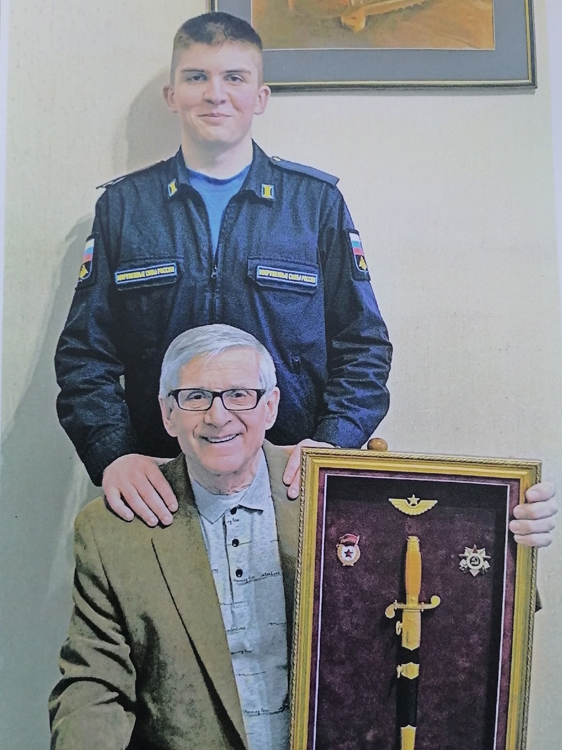    Юрий Шлейкин с внуком. Фото с личной страницы Юрия Шлейкина.